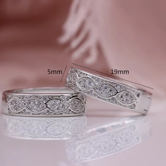 🌟 Platinum Plated Hoop Earrings - Picture 2 of 5